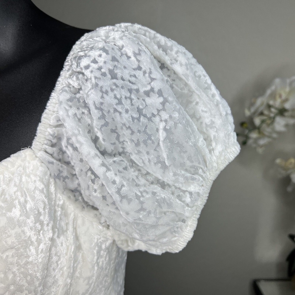 Here Comes The Sun Puff Sleeve String Tie Bust Textured Floral Dress In White S - Picture 4 of 7